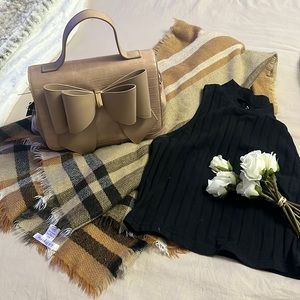 Beautiful croc embossed handbag w/ large bow